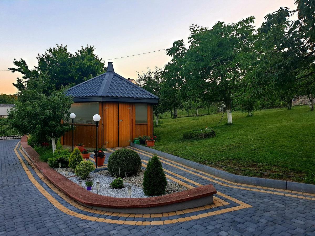 U Wladzia Gowidlino Exterior foto